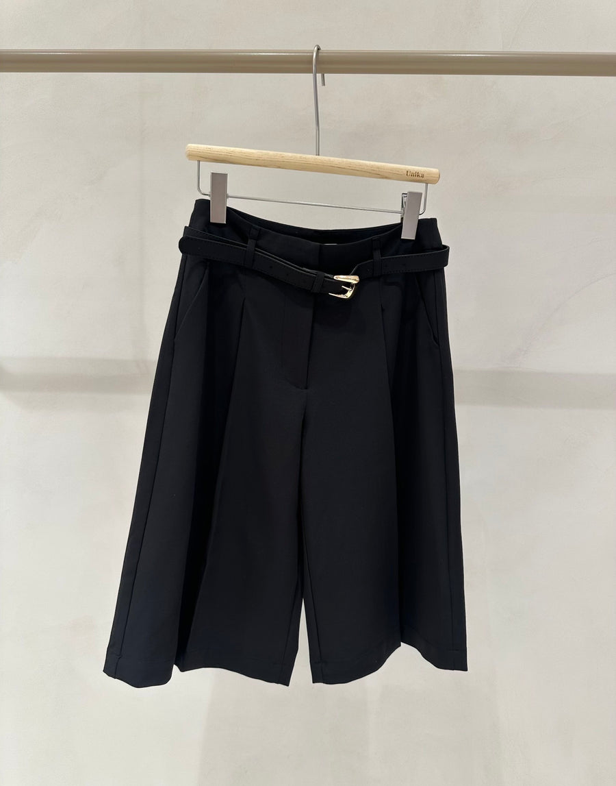 Bermuda Avec Pinces Et Ceinture
