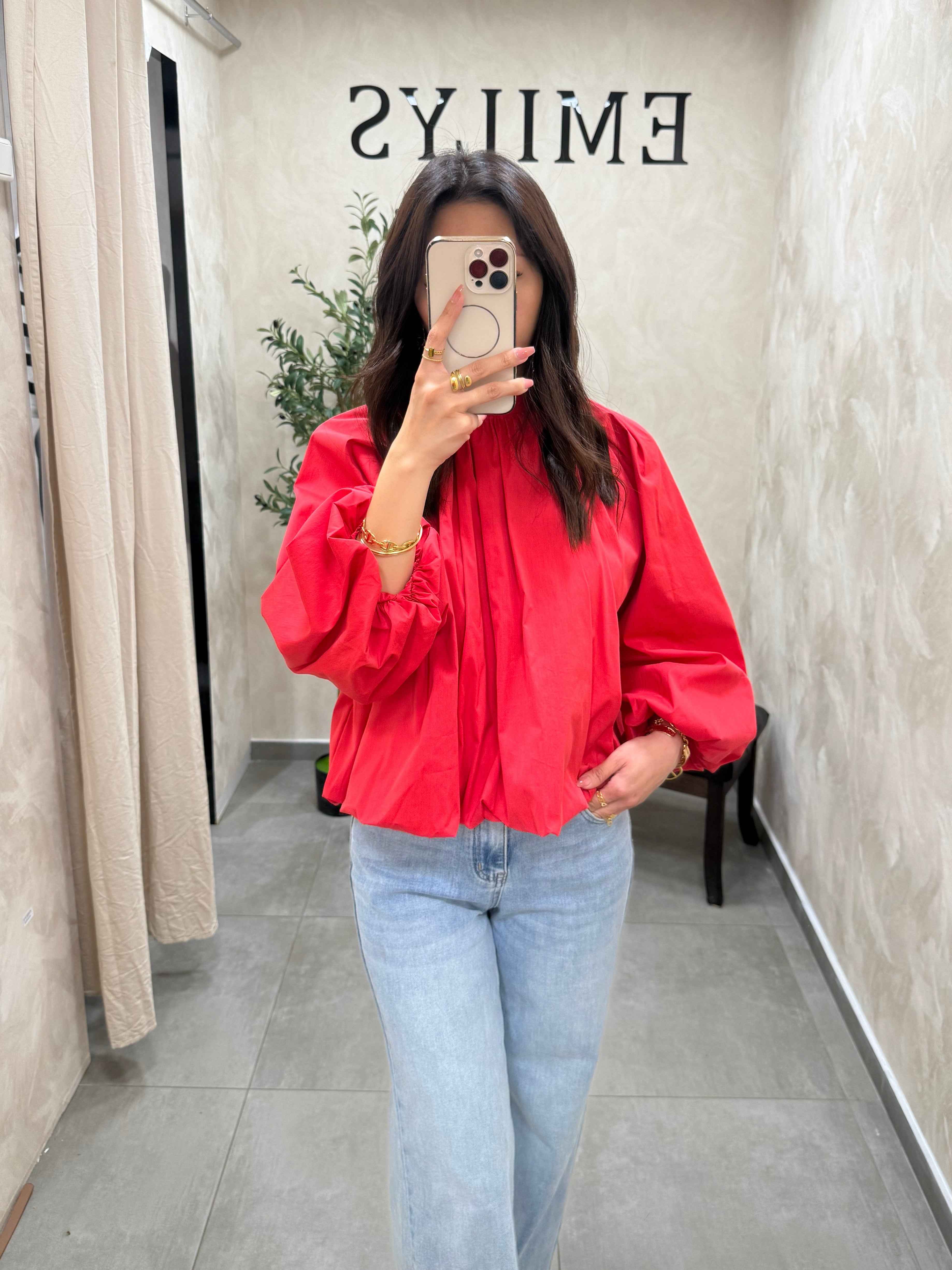 Blouse rouge dos nu