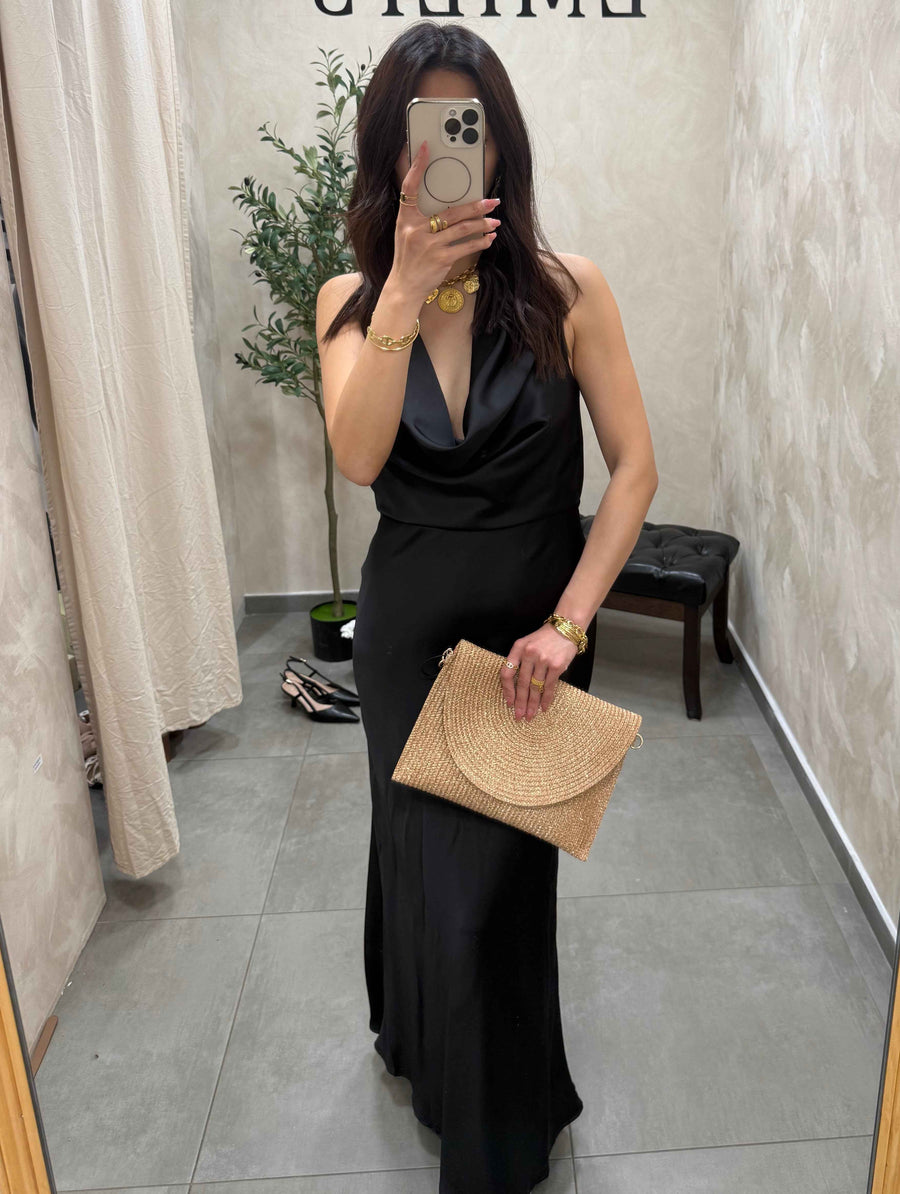 Robe noire en satin
