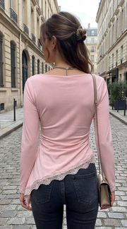 Top asymétrique élégant en dentelle