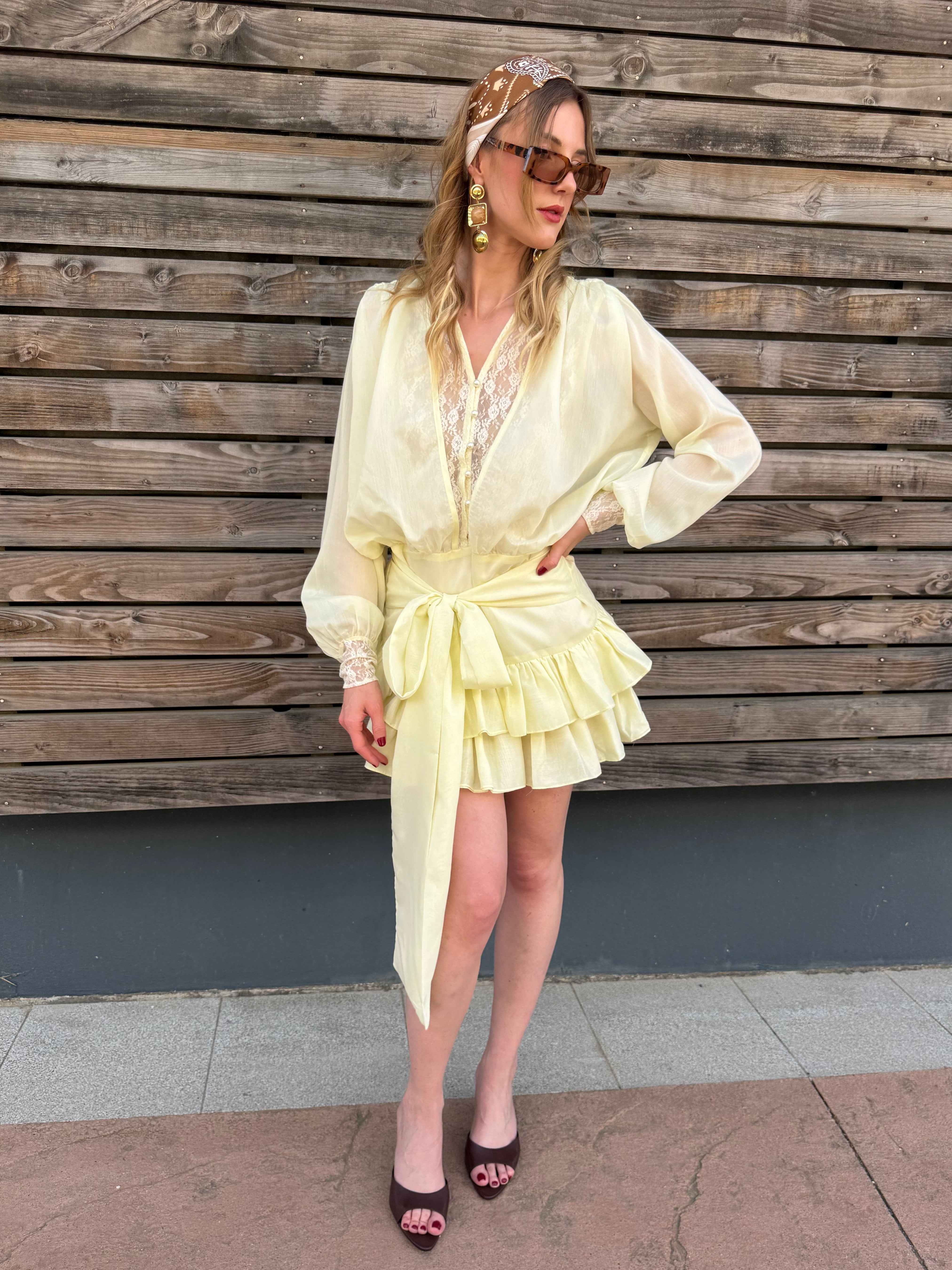 Robe jaune fluide