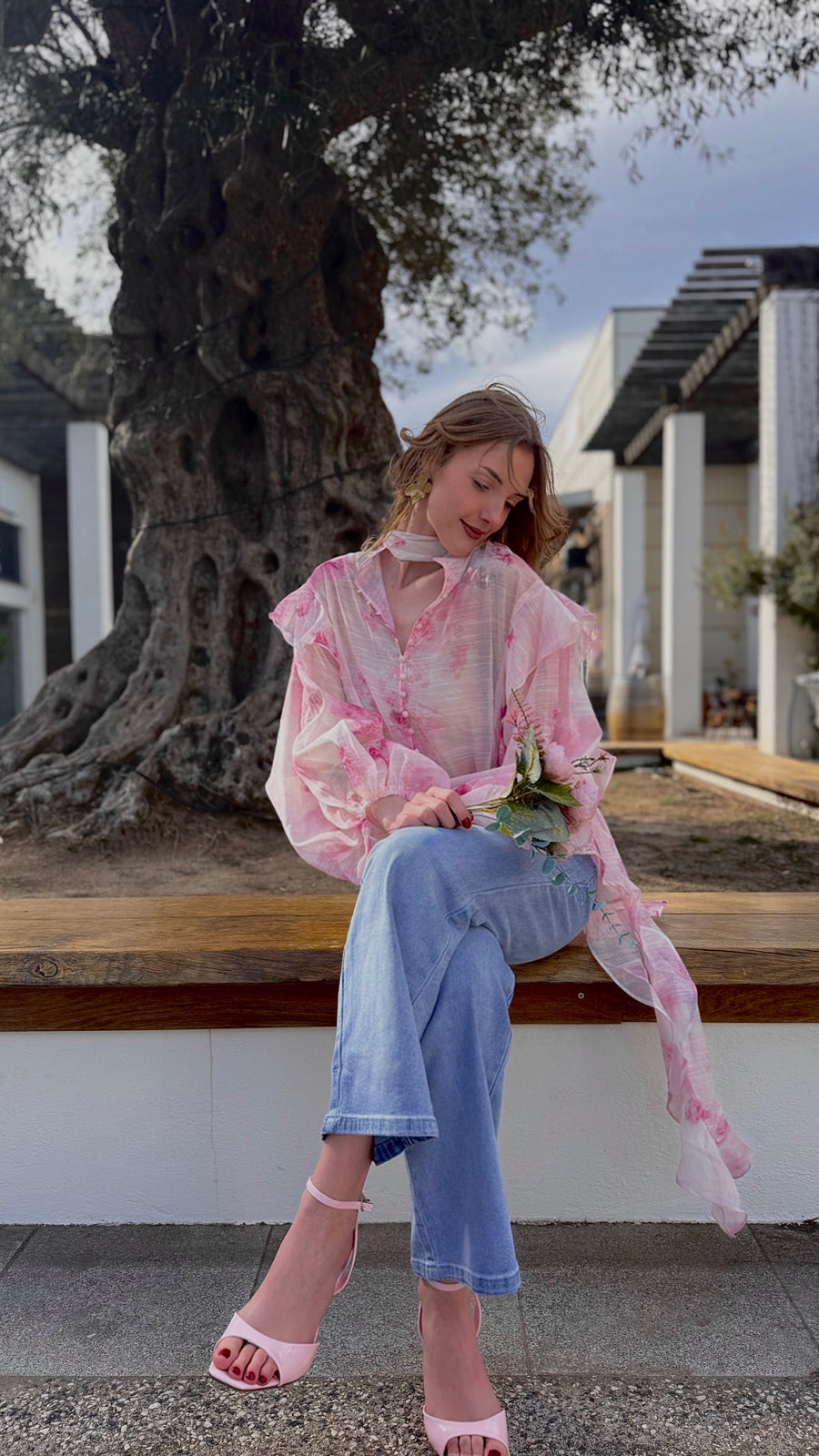 Blouse floral et volant rose