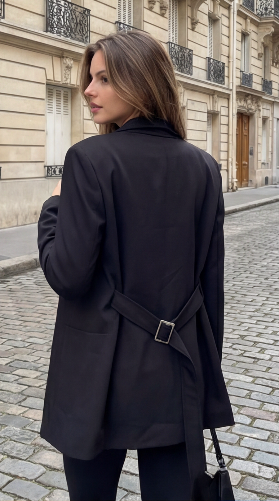 Veste noire élégante et intemporelle