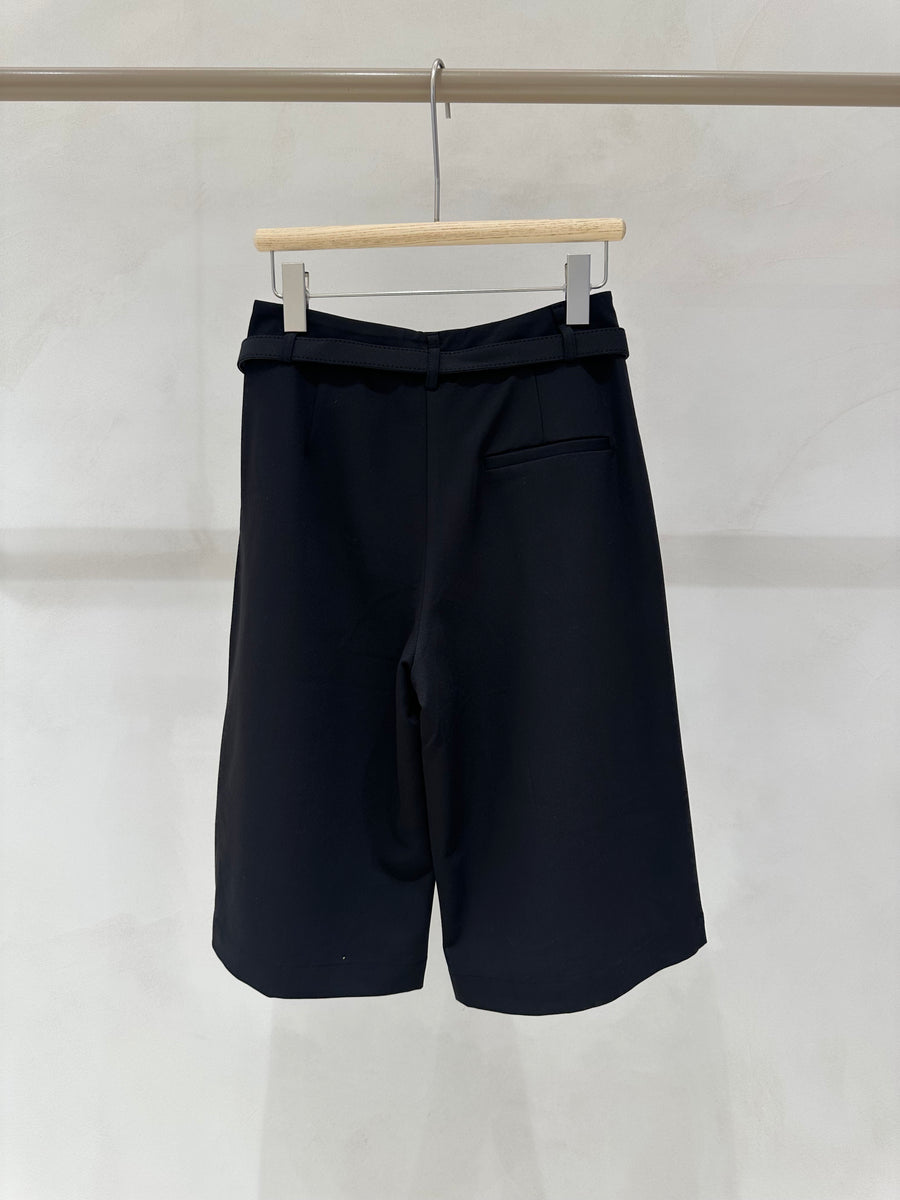 Bermuda Avec Pinces Et Ceinture
