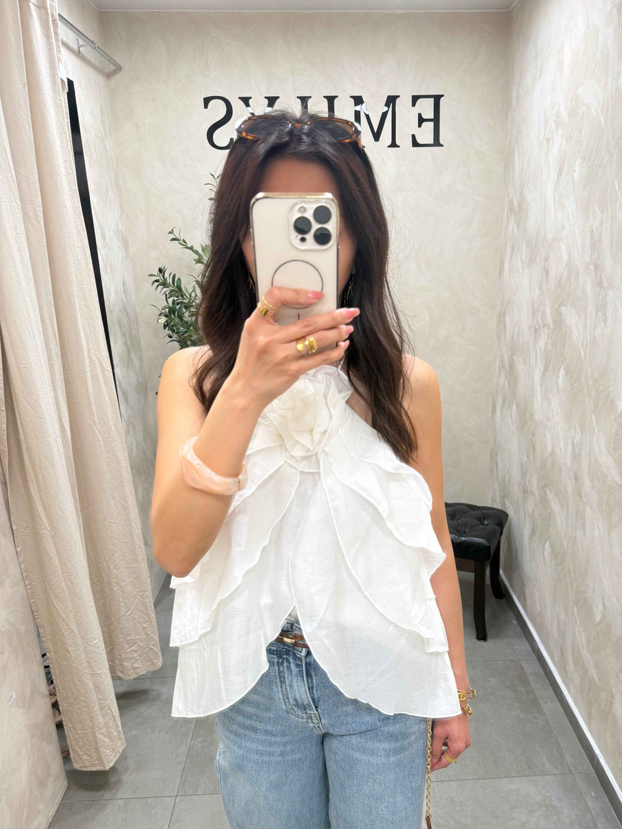 Top a volant blanc avec fleurs
