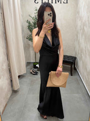 Robe noire en satin