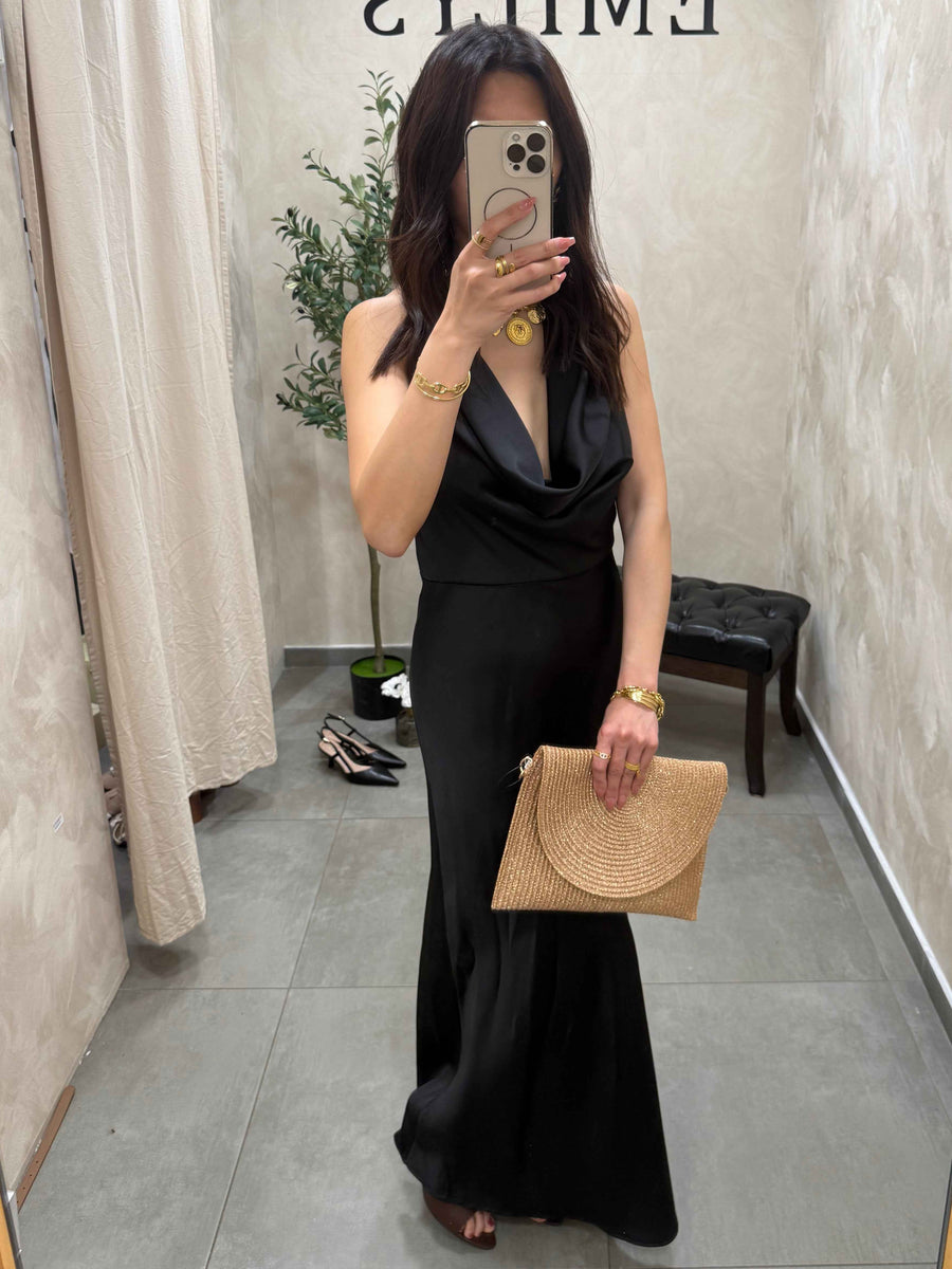 Robe noire en satin