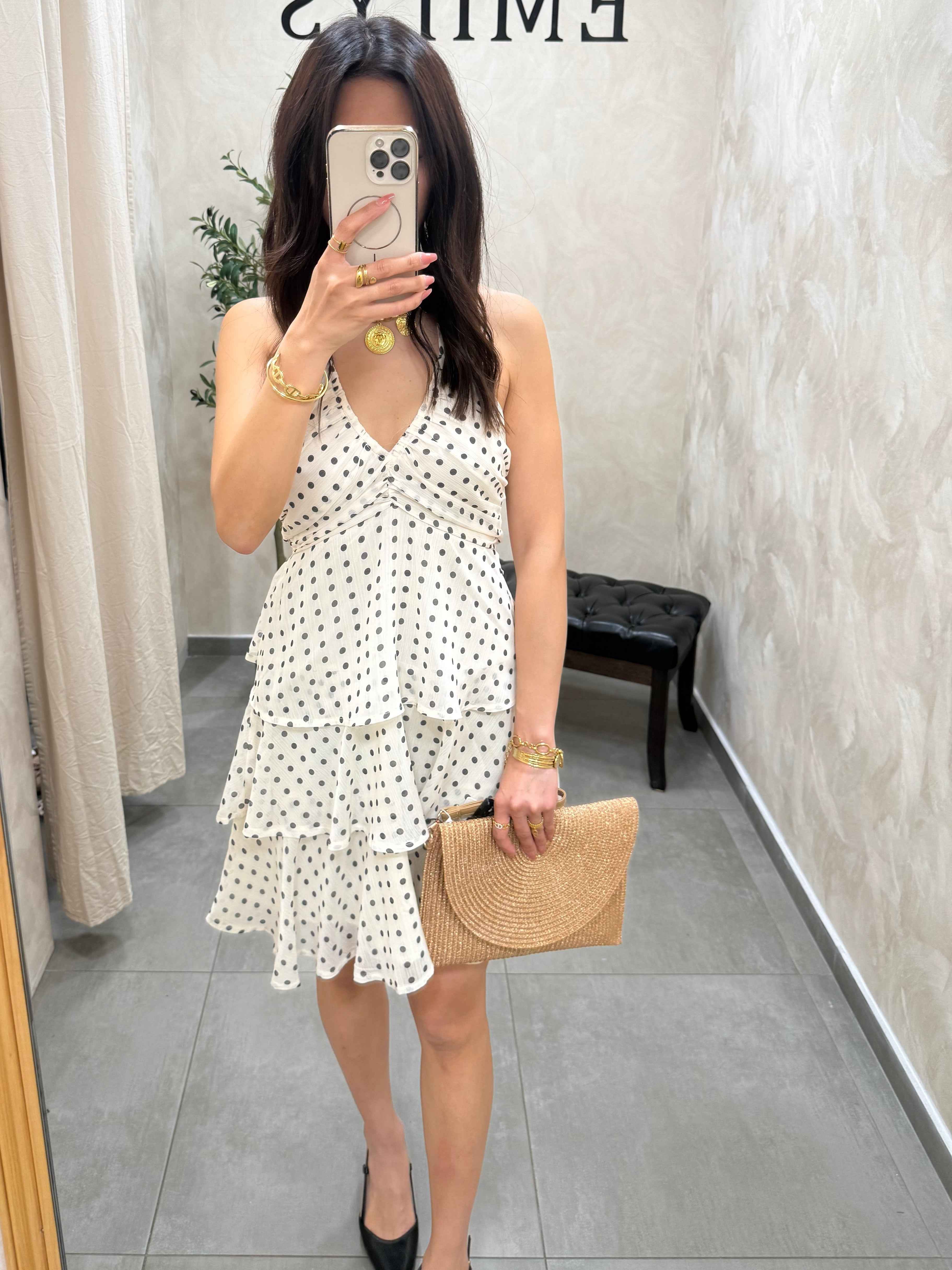 Robe à volant blanche à petits pois noirs
