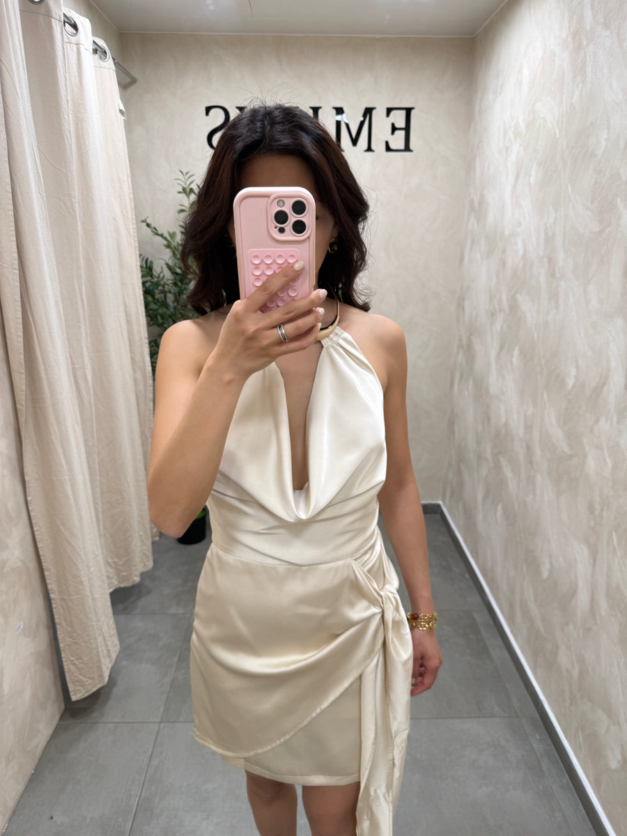 Robe satinée beige
