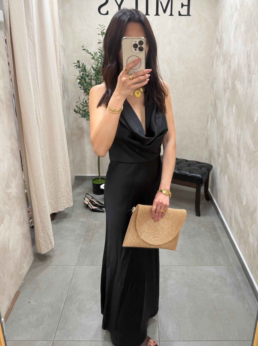Robe noire en satin