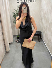 Robe noire en satin