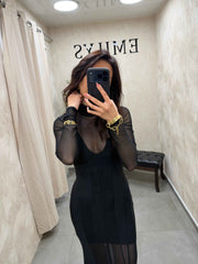 Robe noire en tulle extensible