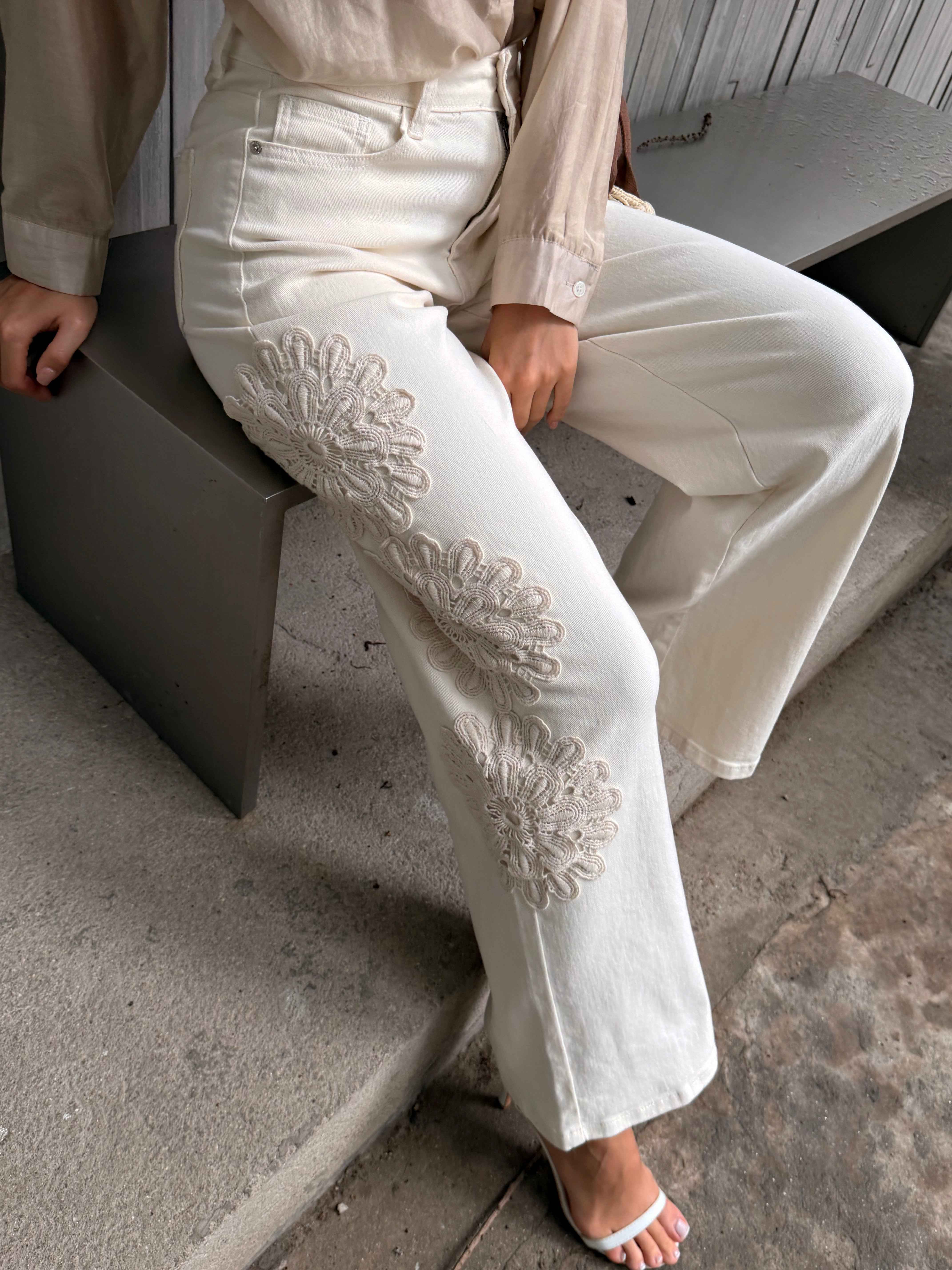 Pantalon brodé