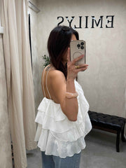 Top a volant blanc avec fleurs