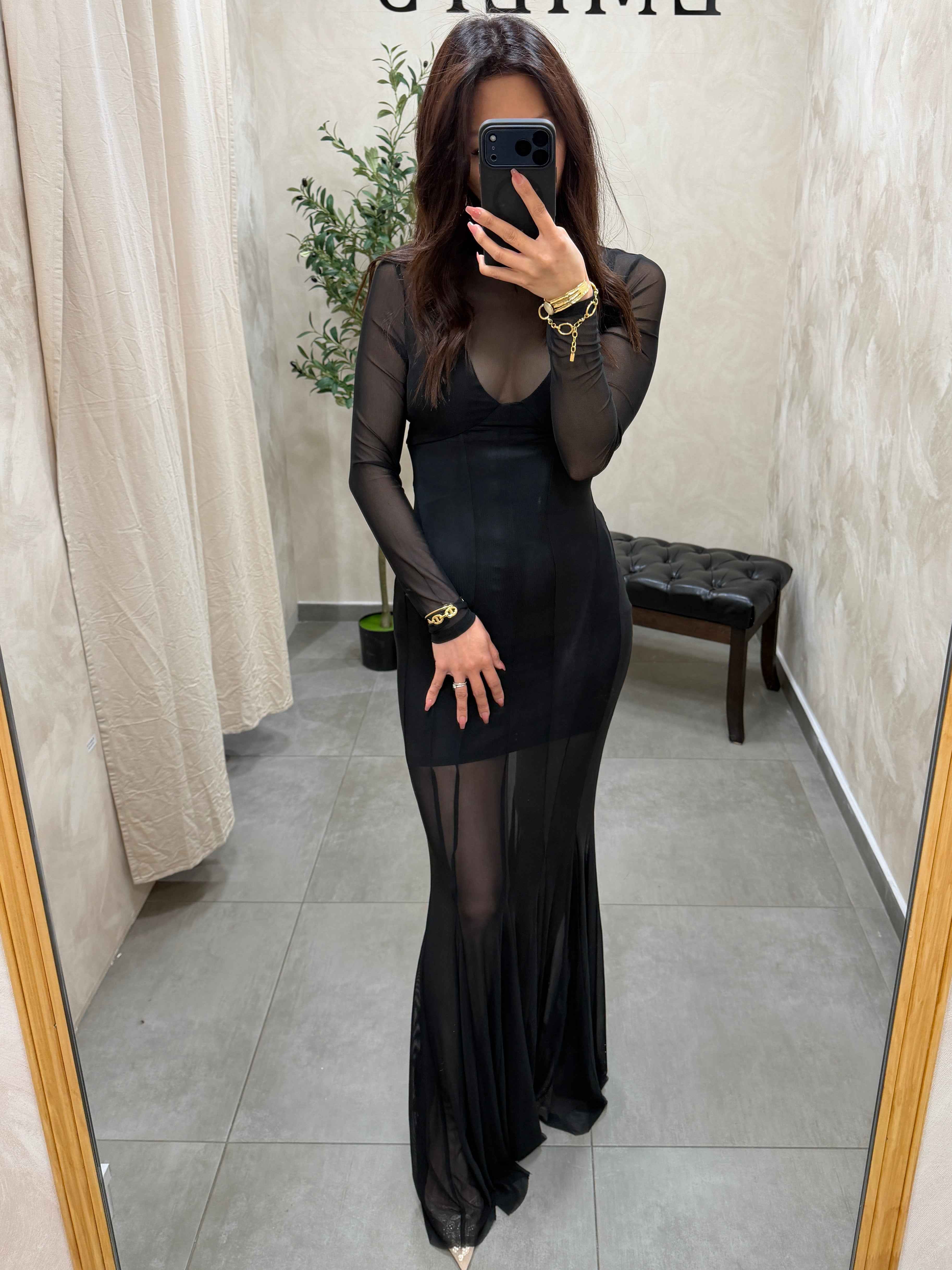 Robe noire en tulle extensible