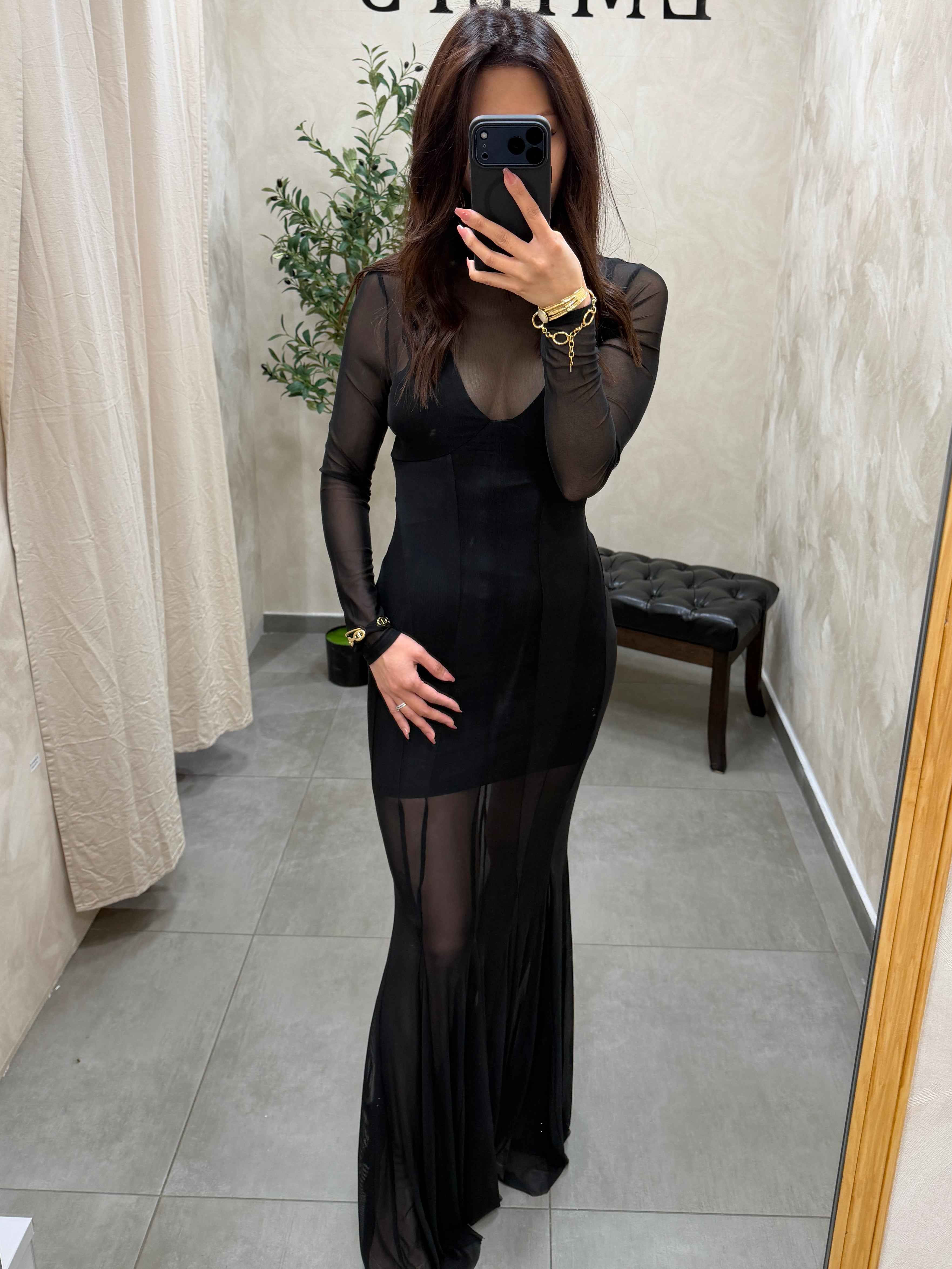 Robe noire en tulle extensible