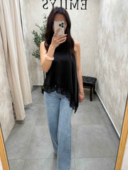 Top asymétrique en satin noire à dentelle