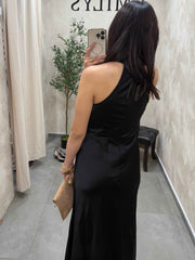 Robe noire en satin