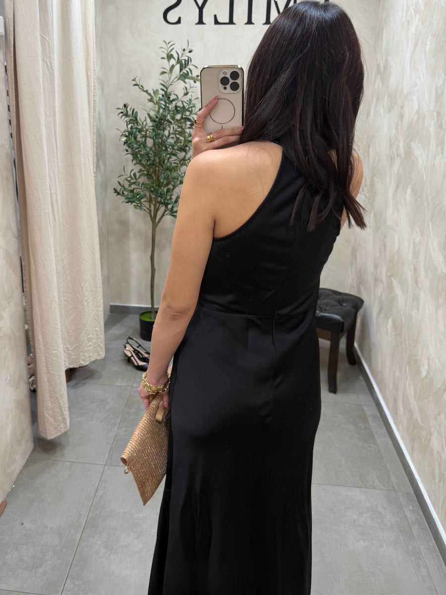 Robe noire en satin