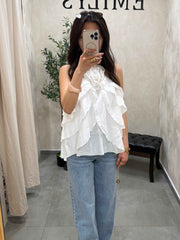 Top a volant blanc avec fleurs