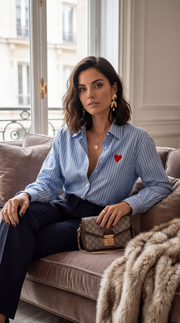 Chemise rayée avec broderie en forme de cœur