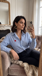 Chemise rayée avec broderie en forme de cœur