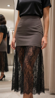 Jupe longue gris chaud en dentelle - Élégance Intemporelle