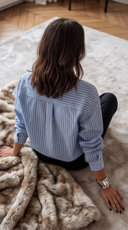 Chemise rayée avec broderie en forme de cœur